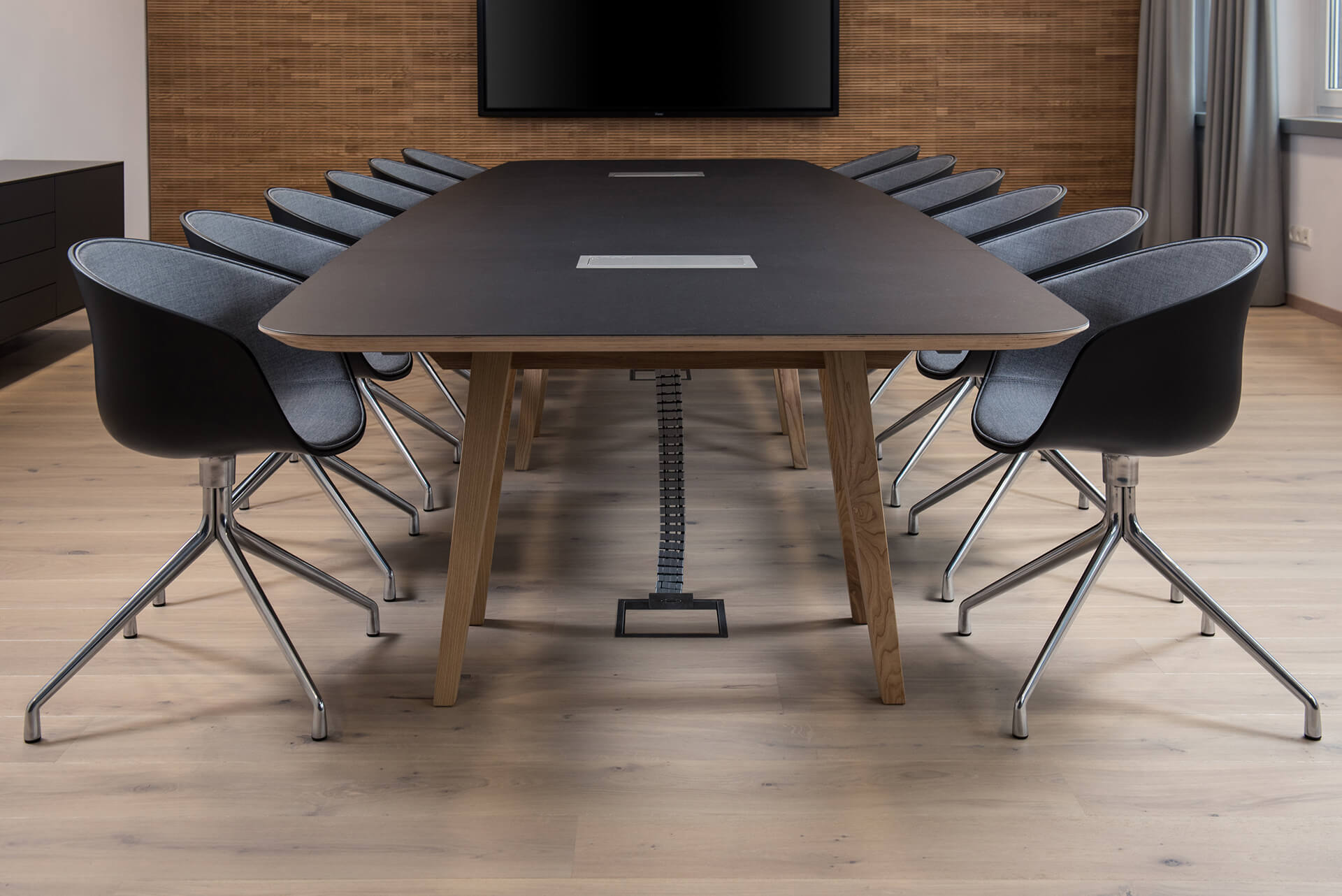 Extendable Meeting Table